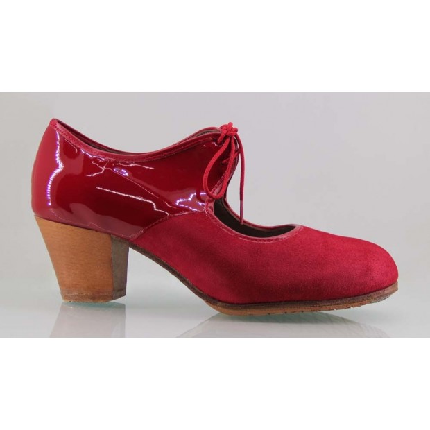 Professional flamenco dance shoe with suede and red patent leather with laces