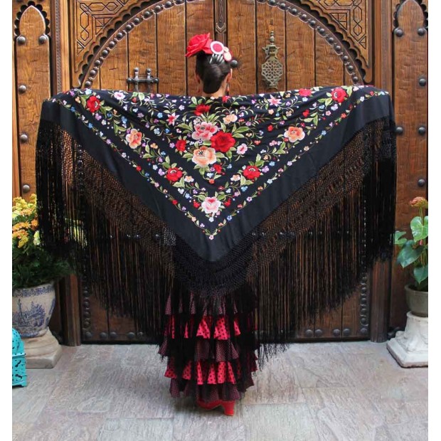 Mantón Negro Bordado a Mano 135 cm. Mantón Negro Bordado a Mano 135 cm.