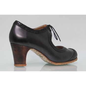 Cuir noir professionnel et fantaisie avec des lacets