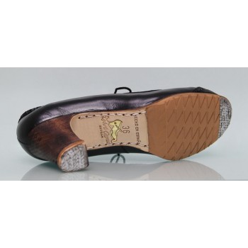 Cuir noir professionnel et fantaisie avec des lacets
