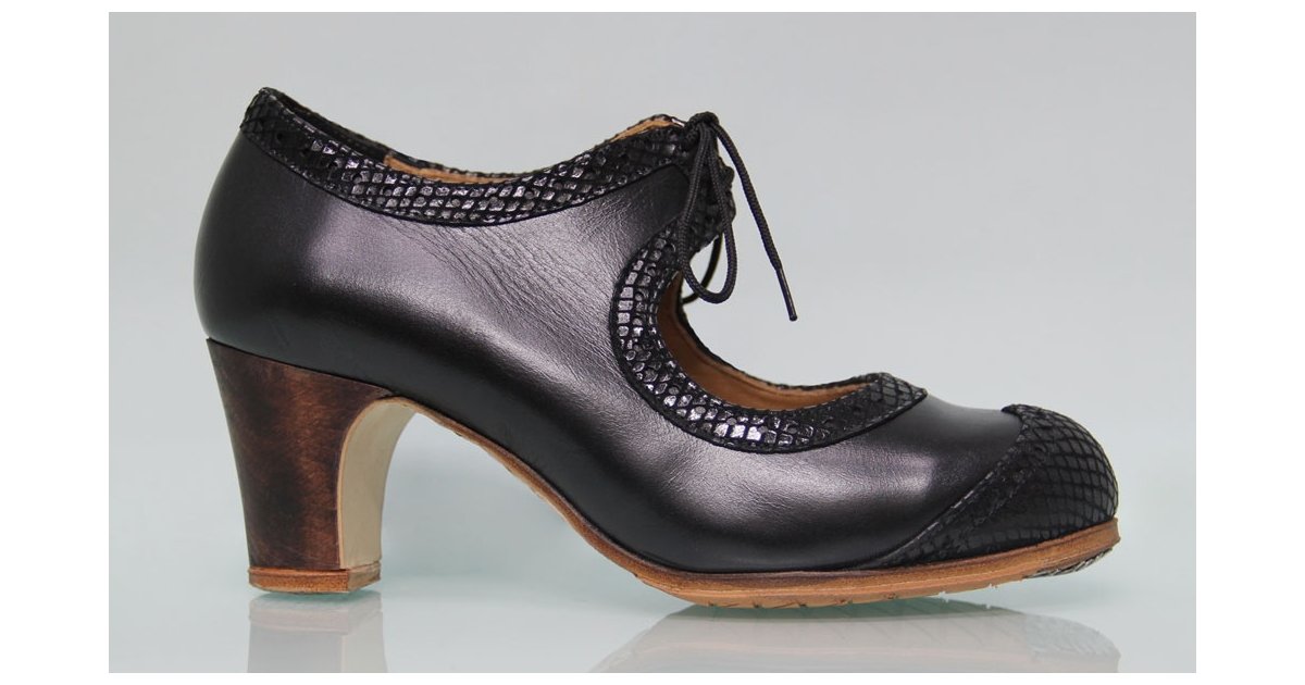 Cuir noir professionnel et fantaisie avec des lacets Cuir noir professionnel et fantaisie avec des lacets