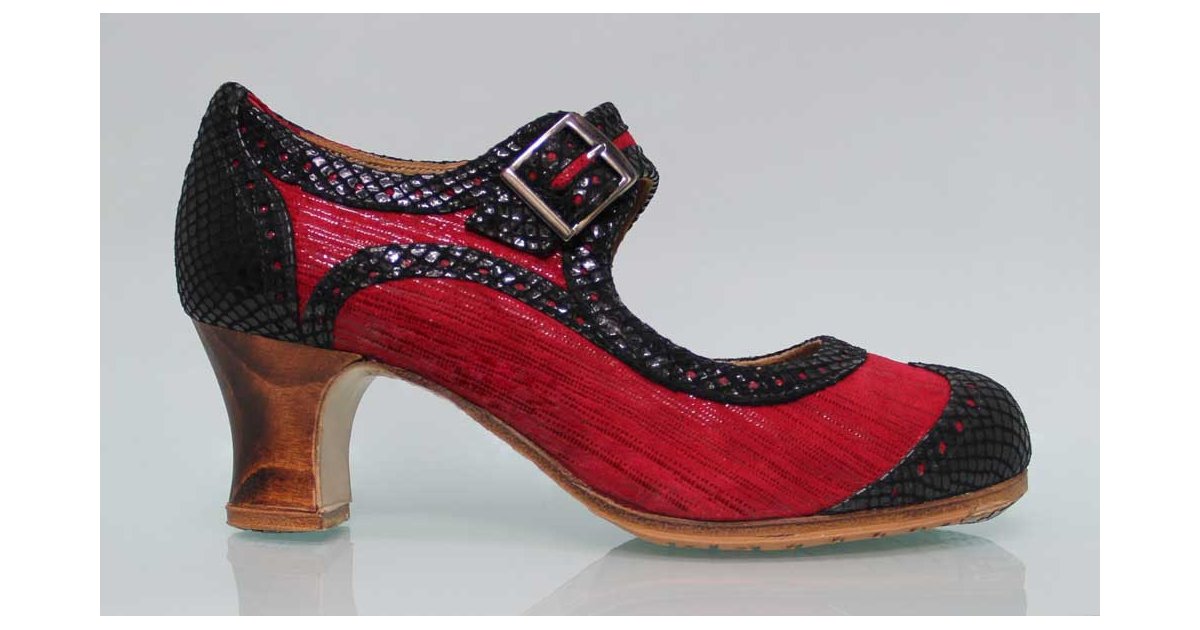 Professional fantasy red and black with wide buckle Professional fantasy red and black with wide buckle