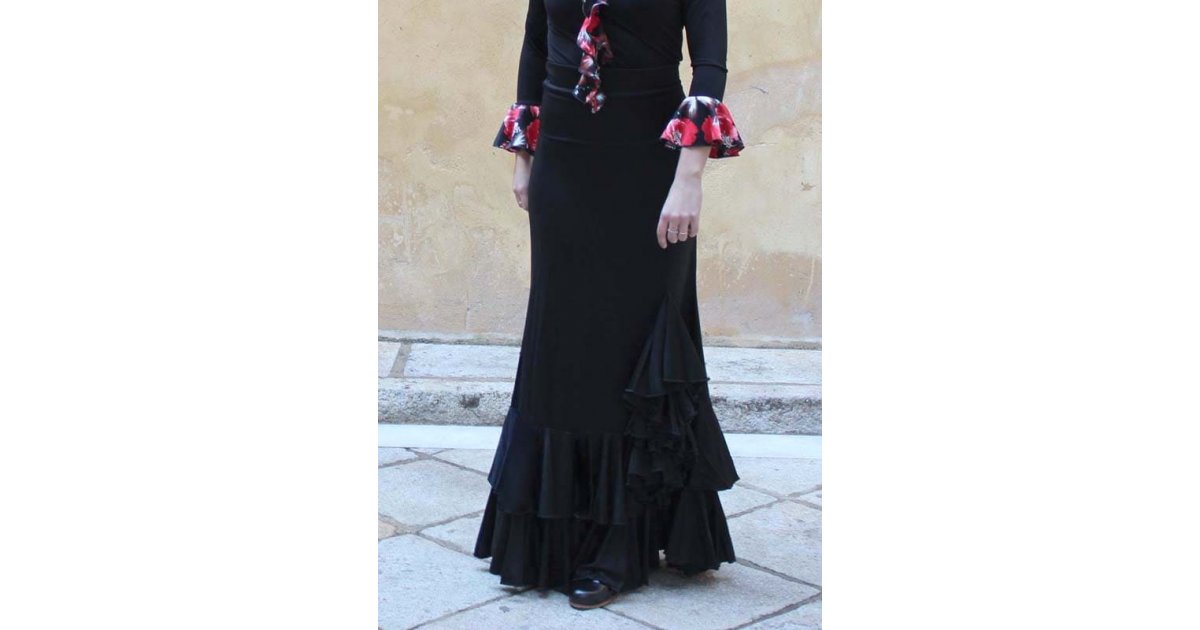 Jupe de danse flamenco à 2 volants et jabot. Jupe de danse flamenco à 2 volants et jabot.