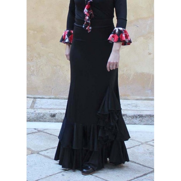 Jupe de danse flamenco à 2 volants et jabot. Jupe de danse flamenco à 2 volants et jabot.