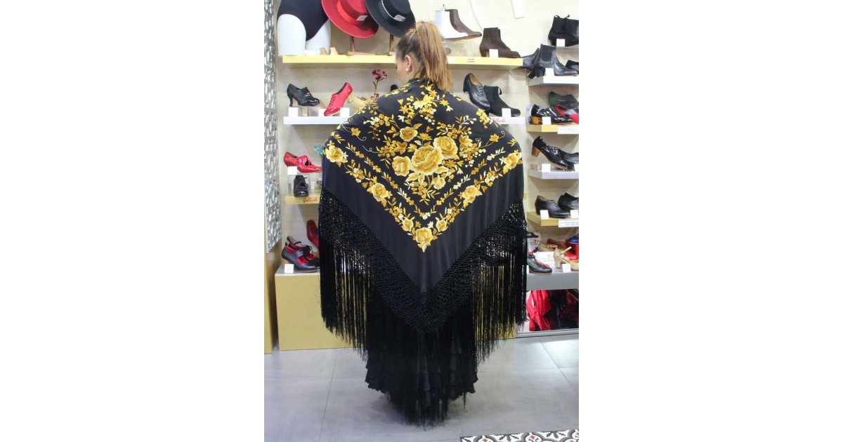 Mantón Negro Bordado a Mano 140 cm. Mantón Negro Bordado a Mano 140 cm.