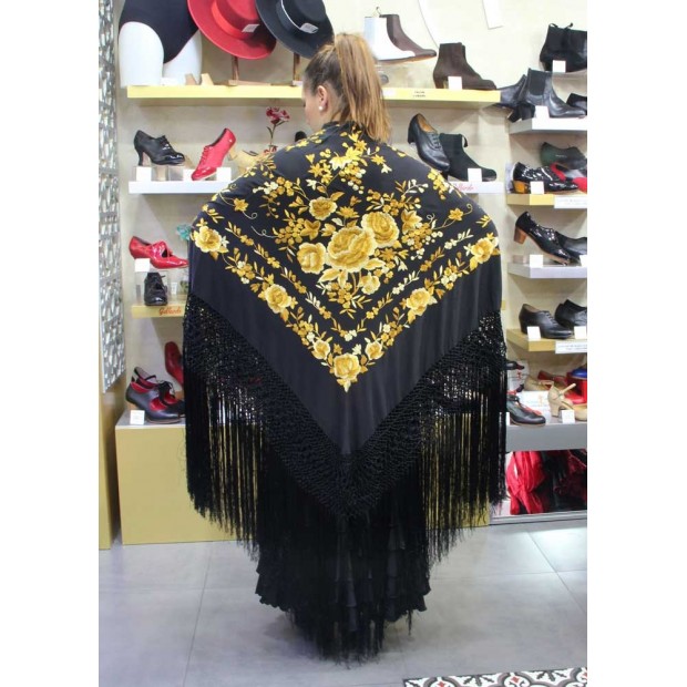 Châle Noir Brodé à la Main 140 cm. Châle Noir Brodé à la Main 140 cm.