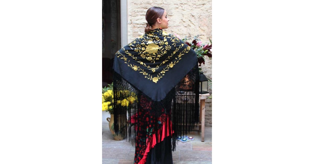 Mantón Negro Bordado a Mano Flores Oro y Flecos Negro 135 cm. Mantón Negro Bordado a Mano Flores Oro y Flecos Negro 135 cm.