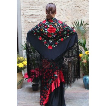 Mantón Negro Bordado a Mano Flores Multicolor 135 cm.