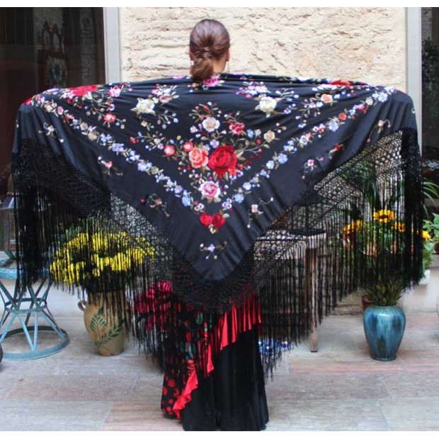 Mantón Negro Bordado a Mano 140 cm. Mantón Negro Bordado a Mano 140 cm.