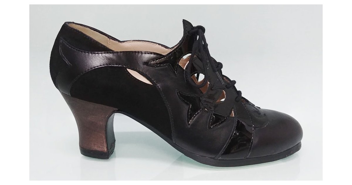 Leather and Black Patent Leather Professional Shoe with Laces